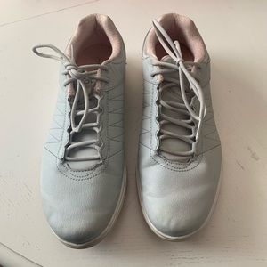 Skechers women’s golf shoes size 8.5.